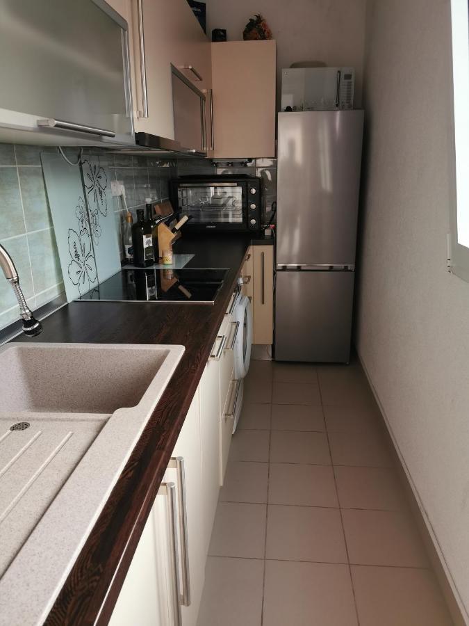 Apartment Mira - Sea View Trogir Exterior photo