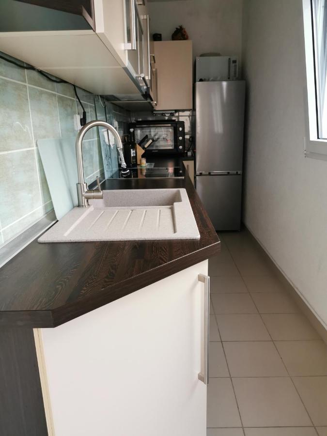 Apartment Mira - Sea View Trogir Exterior photo